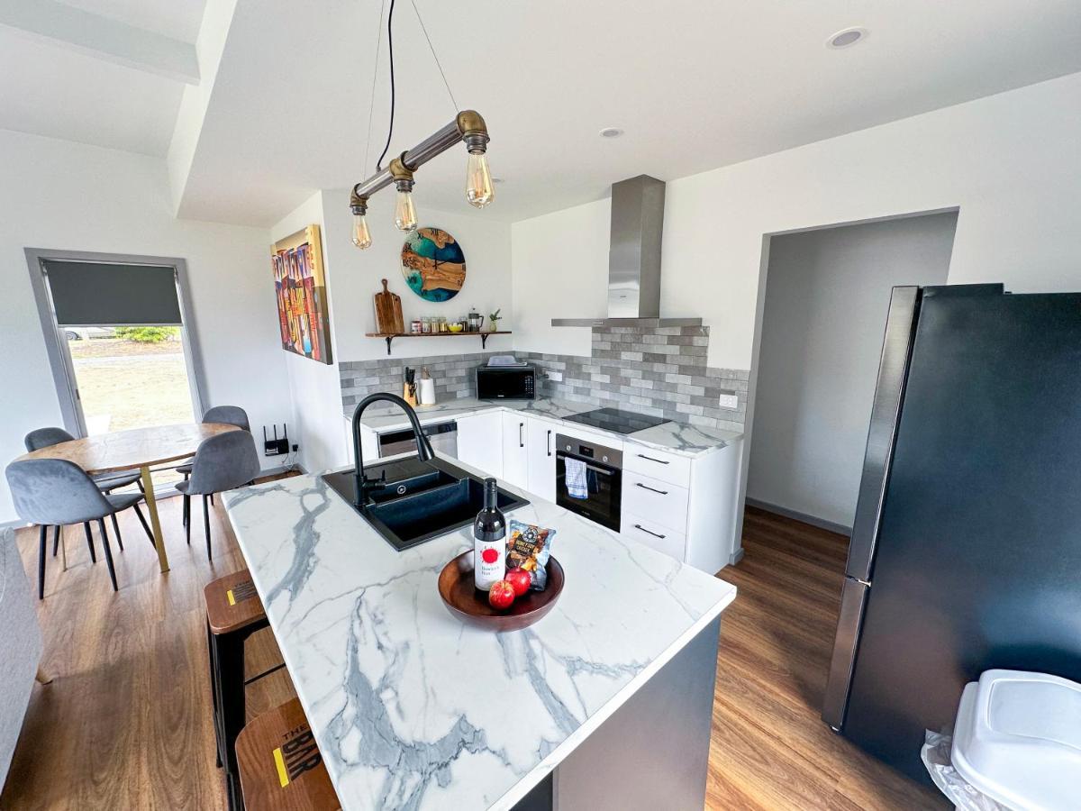 Luxury Holiday Unit 8Min Walk To Town Center With Boat Parking Mallacoota Bagian luar foto